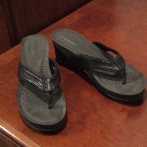 BareTraps Black wedge sandals